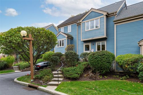 5704 Manor Dr, Peekskill, NY, 10566-6924 | Card Image