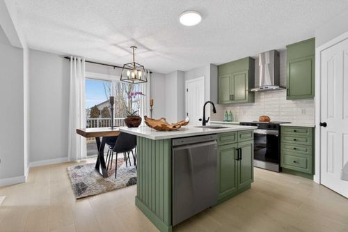 10 Somerglen Cres Sw, Calgary, AB, T2Y3L6 | Card Image