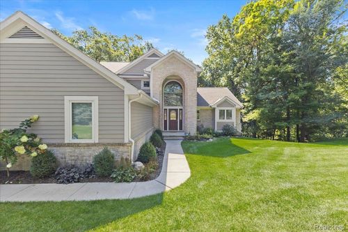 860 Galahad Dr, Ortonville, MI, 48462-8945 | Card Image