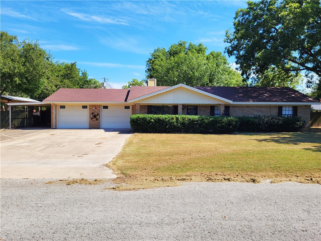 Allison Ave, Groesbeck, TX 76642