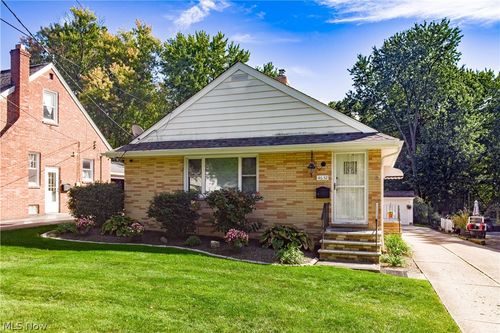 4632 Anderson Rd, South Euclid, OH, 44121-3805 | Card Image