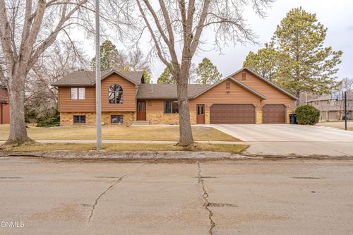 1750 Bonn Blvd, Bismarck, ND, 58504-7013 | Card Image