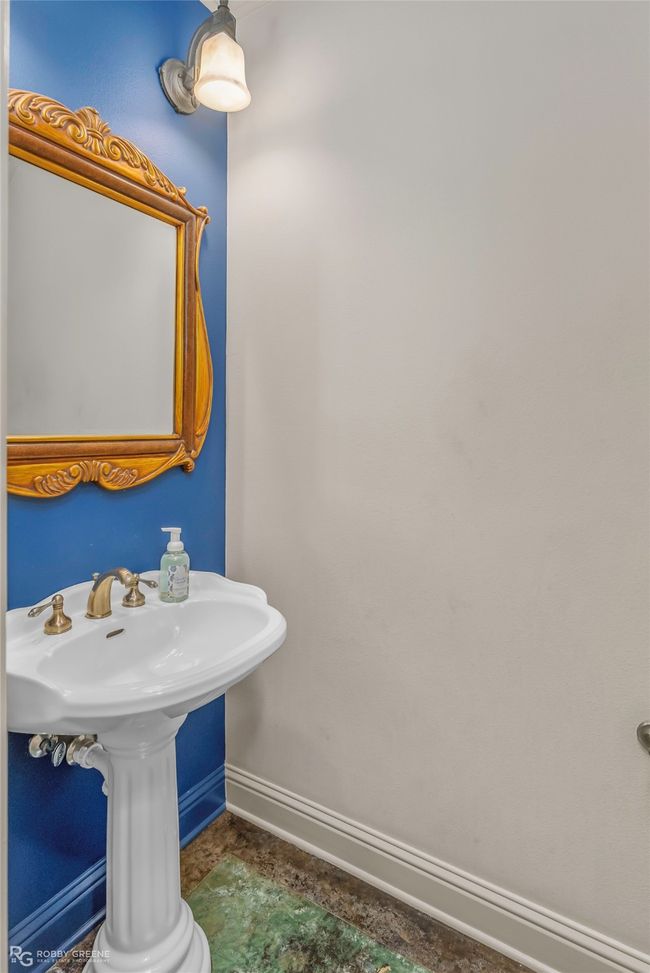This guest half bath is so precious! | Image 17