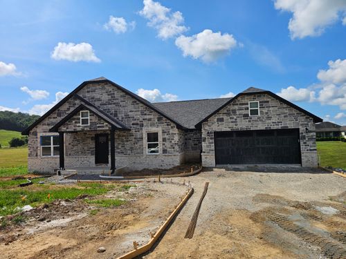 451 Madison Cir, London, KY, 40741-8179 | Card Image