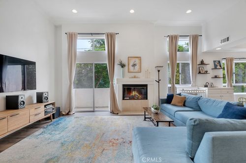 unit-d-5635 Woodman Ave, Valley Glen, CA, 91401-4749 | Card Image