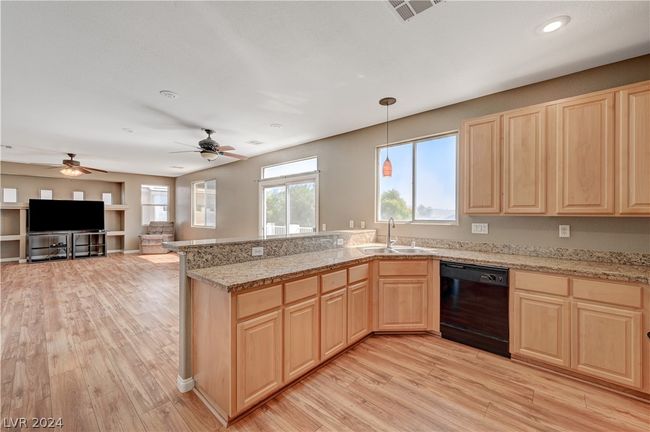 8112 Jasmine Hollow Ct, House other with 3 bedrooms, 3 bathrooms and null parking in Las Vegas NV | Image 19