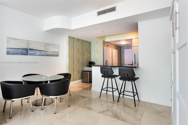 APT-501 - 50 S Pointe Dr, Condo with 1 bedrooms, 1 bathrooms and null parking in Miami Beach FL | Image 5