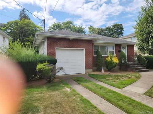 41 Meade Ave, Bethpage, NY, 11714-2401 | Card Image