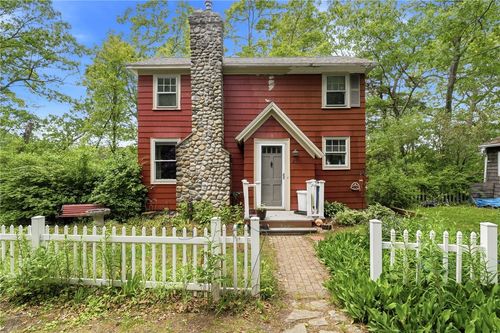 25 Pineland St, North Kingstown, RI, 02852-5911 | Card Image