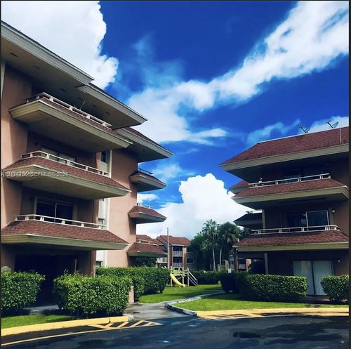 d2002-17500 Nw 68th Ave, Hialeah, FL, 33015 | Card Image
