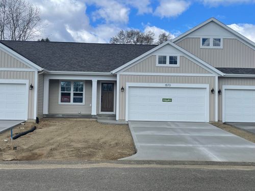 1573 N Village Cir, Kalamazoo, MI, 49009-6136 | Card Image