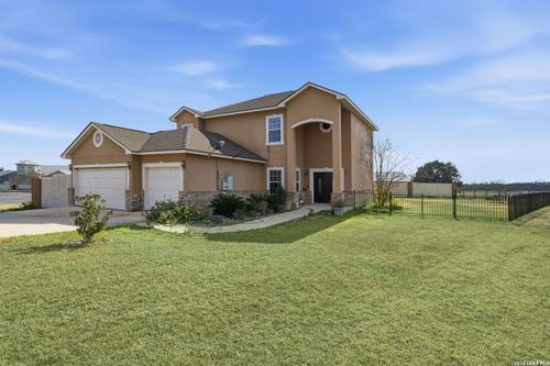 184 Fairway Dr, Floresville, TX, 78114-4402 | Card Image