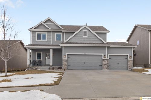 18621 Willow St, Omaha, NE, 68136-3134 | Card Image