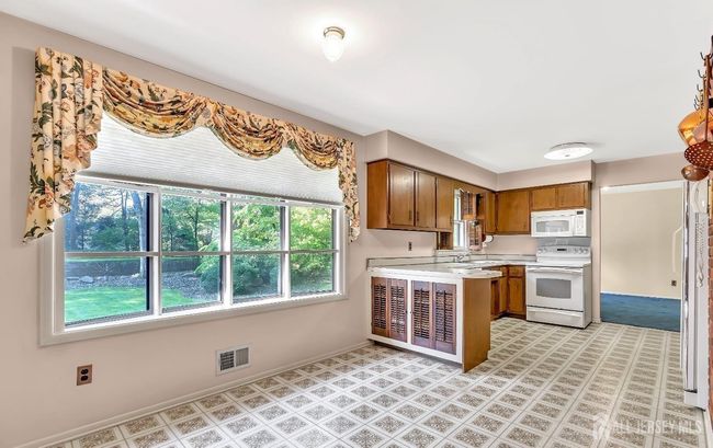 3996 Park Ave, House other with 4 bedrooms, 3 bathrooms and null parking in Edison NJ | Image 8