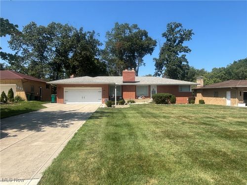 1691 E Parkhaven Dr, Seven Hills, OH, 44131-3929 | Card Image