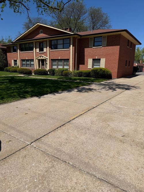 2e-10650 W Cermak Rd, Westchester, IL, 60154-5230 | Card Image