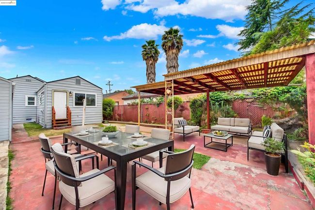 2327 99 Th Ave, House other with 2 bedrooms, 1 bathrooms and 1 parking in Oakland CA | Image 14