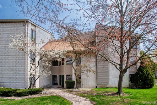 109-31993 W 12 Mile Rd, Farmington Hills, MI, 48334-3632 | Card Image