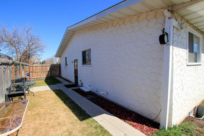 3813 50 A Street, Home with 3 bedrooms, 1 bathrooms and 3 parking in Red Deer AB | Image 36