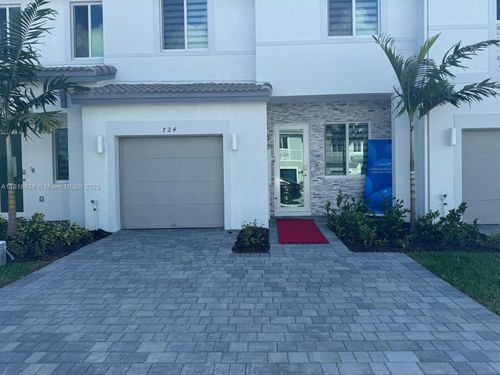 724 Se 13th Street Cir, Homestead, FL, 33034-3465 | Card Image