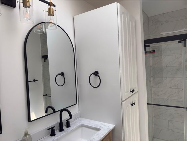 FULL PRIMARY MASTER BATH | Image 13