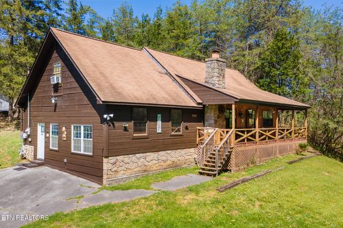 833 Union Hill Dr, Sevierville, TN, 37876-3107 | Card Image