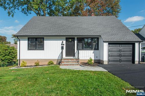 167 Pleasant Avenue, Bergenfield, NJ, 07621 | Card Image
