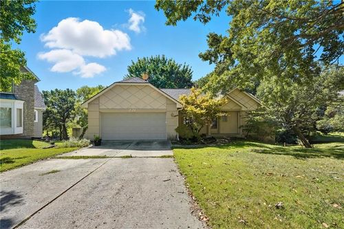 221 Nw Aspen Ct, Lee's Summit, MO, 64064-1448 | Card Image