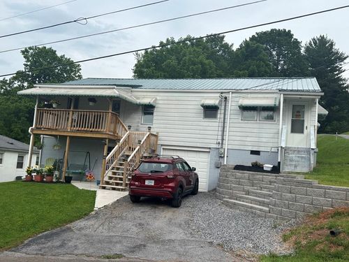 161 Brook St, Tazewell, VA, 24651-1542 | Card Image