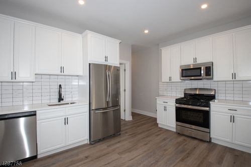 2r-19 Northfield Ave, West Orange, NJ, 07052-5348 | Card Image