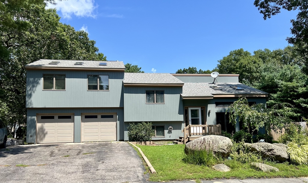 Eastgate Dr, Coventry, RI 02816