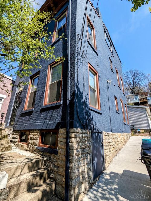 2202 Ravine St, Cincinnati, OH, 45219-1129 | Card Image