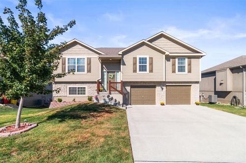 1252 Nw High View Dr, Grain Valley, MO, 64029-7719 | Card Image