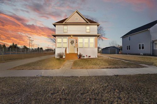 609 Grove Street, Beaver Dam, WI, 53916 | Card Image