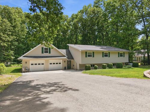 209 Manor Ln E, Lehighton, PA, 18235-9611 | Card Image