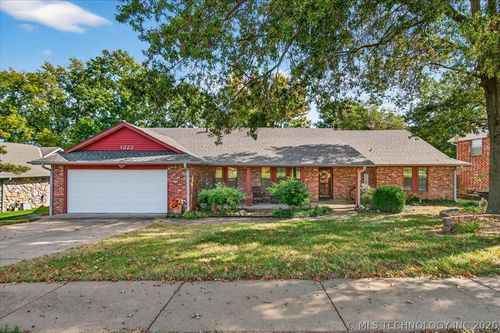 1222 Lariat Dr, Bartlesville, OK, 74006-5207 | Card Image