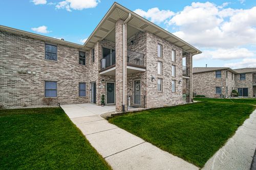 947 Oak Dr, Crown Point, IN, 46307 | Card Image
