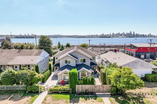 407 E 1st St, North Vancouver, BC, V7L1B8 | Card Image