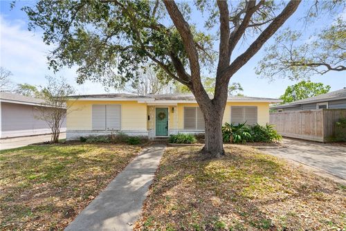 941 Grant Pl, Corpus Christi, TX, 78411-2313 | Card Image