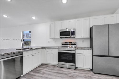 b-7777 Nw 8th Ct, Miami, FL, 33150-3222 | Card Image