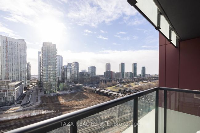 1231 - 560 Front St W, Condo with 3 bedrooms, 2 bathrooms and 1 parking in Toronto ON | Image 25