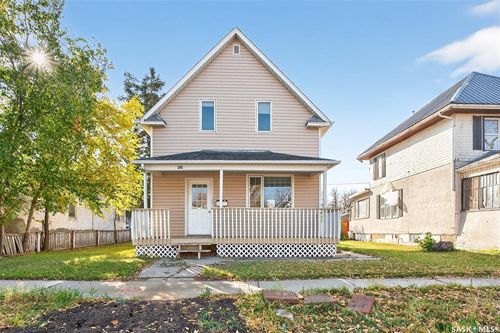 423 Coteau St W, Moose Jaw, SK, S6H5E1 | Card Image
