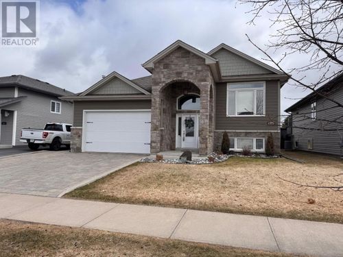 216 Cougar Cres, Thunder Bay, ON, P7C0B2 | Card Image