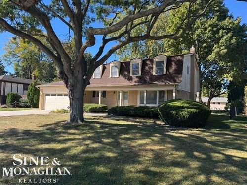 39043 Cadborough Dr, Clinton Township, MI, 48038-2745 | Card Image