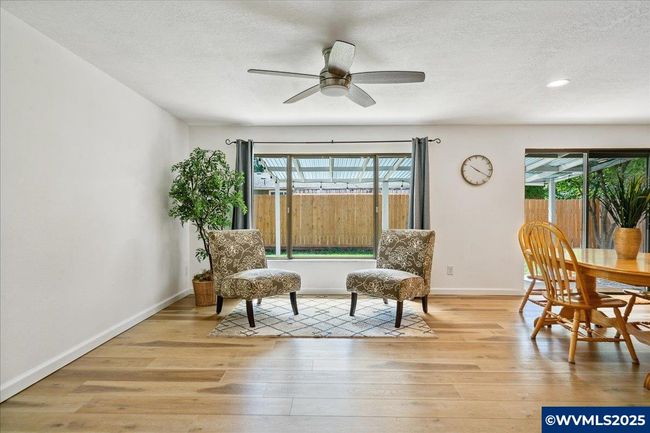 210 Silver Loop, House other with 3 bedrooms, 2 bathrooms and 2 parking in Silverton OR | Image 4