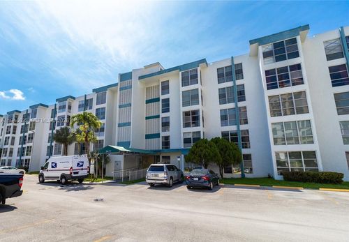apt-304-200 177th Dr, Sunny Isles Beach, FL, 33160-2843 | Card Image