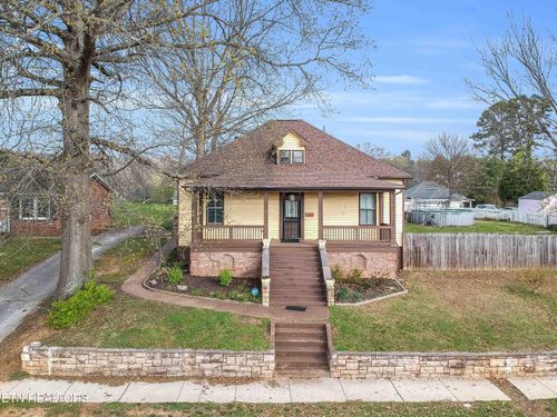2415 Holbrook Dr, Knoxville, TN, 37918-2907 | Card Image
