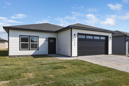 3322 34th Street W, Williston, ND, 58801 | Card Image