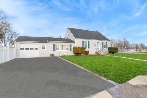 3683 Hawk Rd, Levittown, NY, 11756-5000 | Card Image