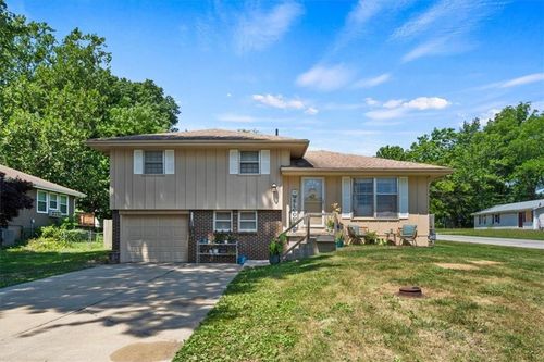 800 S Park Ave, Oak Grove, MO, 64075-9322 | Card Image